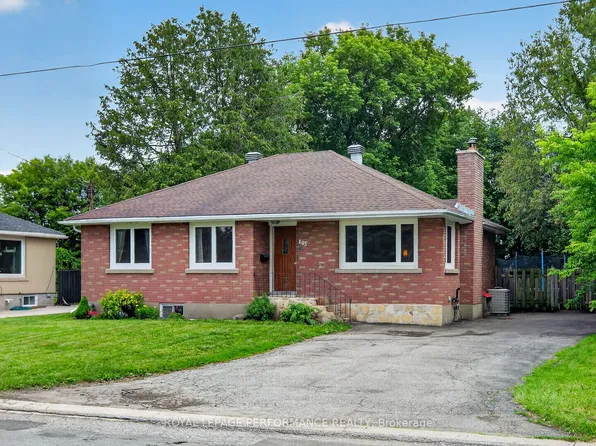 105 Crownhill St, Ottawa, ON K1J 6X2