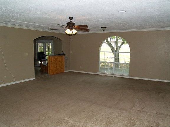 5th image of 517 Valley Dr