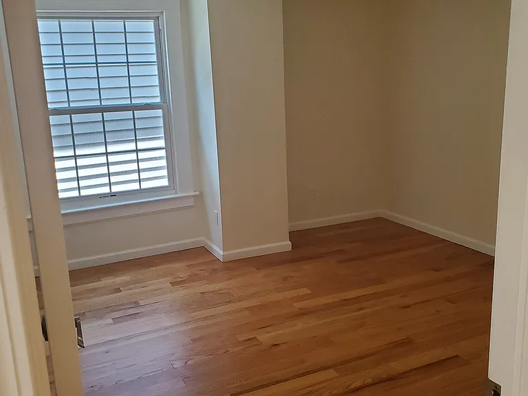8 Edwards St — Photo 12