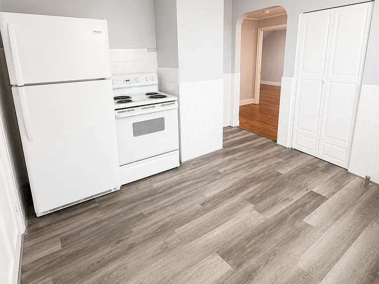 380 Farmington Ave #2R — Photo 2