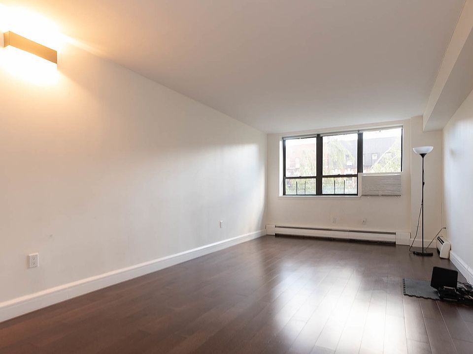 1st image of 220 Manhattan Ave APT 4T
