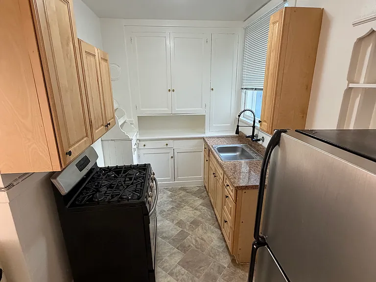 1633 California St #114 — Photo 8
