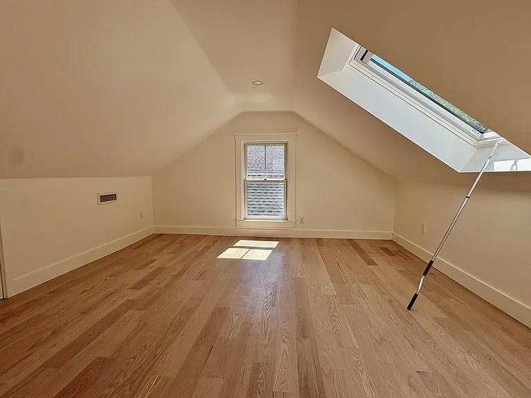 577 Franklin St #2 — Photo 9