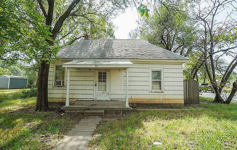 1st image of 901 E 10th Ave