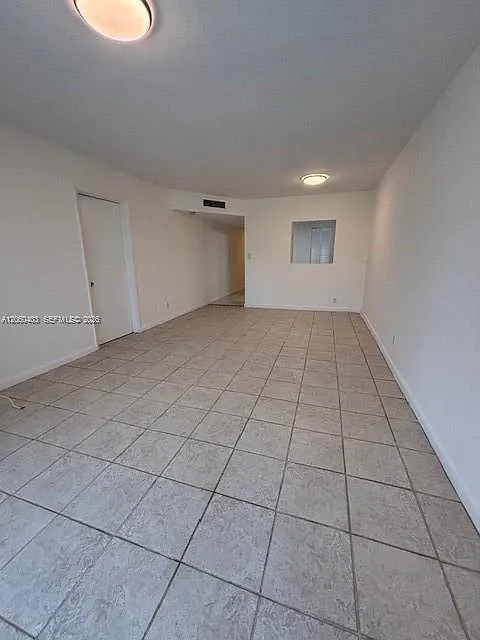 Versailles Gardens Condo — Photo 3
