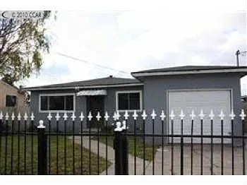 737 9th St photo 1