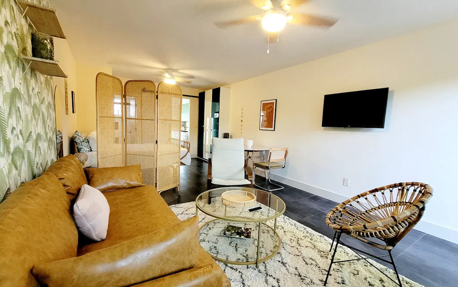 Studio, 400 sqft, $2,400 — Photo 2