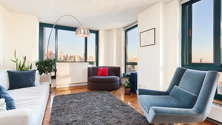 Rented by Luxus Manhattan Realty | media 12