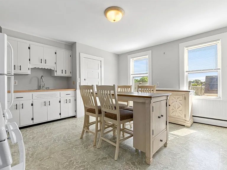 4 Horton St #2 — Photo 2