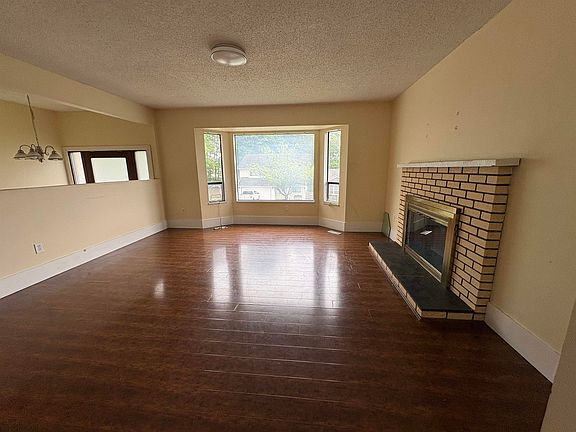 2nd image of 14863 87a Ave