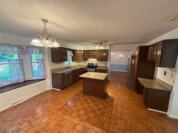 3rd image of 1273 Sharonbrook Dr