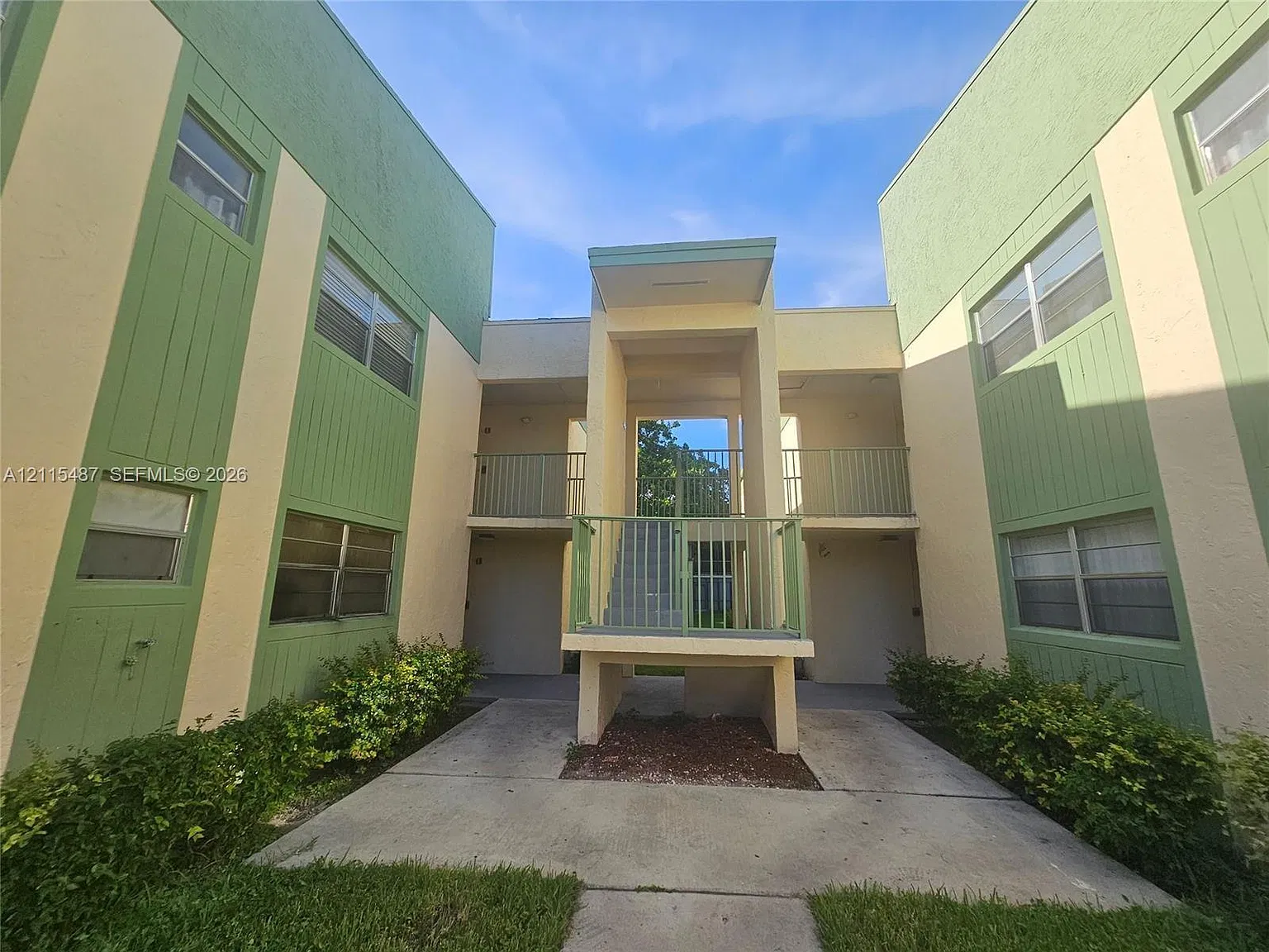 Ramblewood East Condo — Photo 1