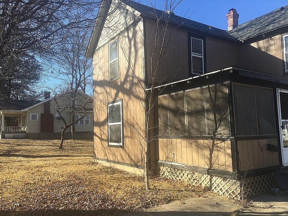 2nd image of 718 E Maple St