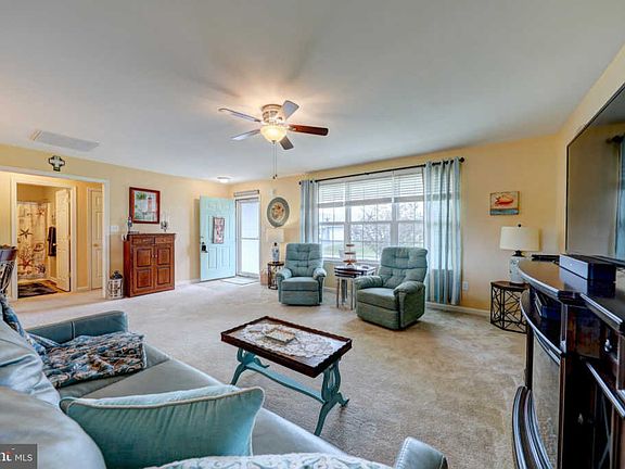 4th image of 21100 Emerald Isle Dr