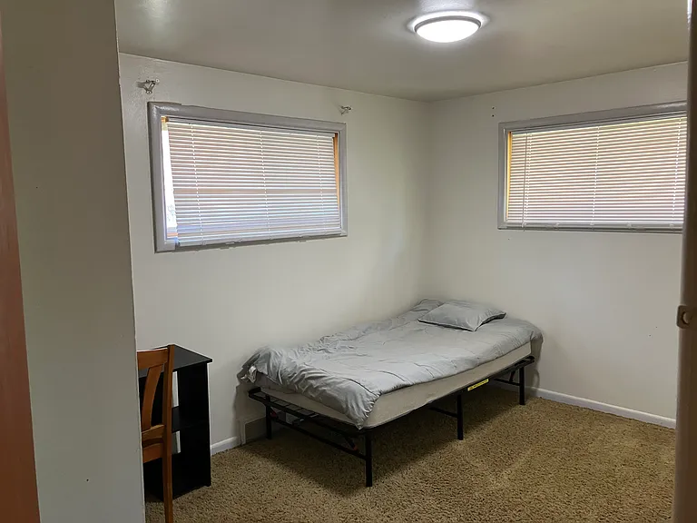 324 E Mission Ave — Photo 7