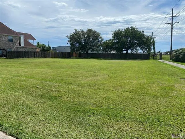 1618 Heatherwood Dr, Harvey, LA 70058