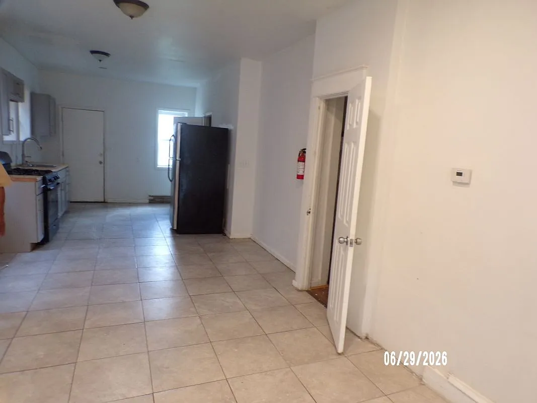 3 bed, 2.0 bath, 1280 sqft, $1,700 — Photo 2