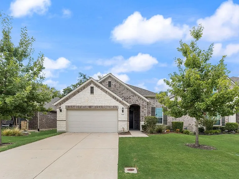 2819 Willow Ln — Photo 2