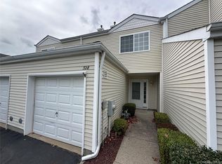 328 Prairie Ct, Manorville, NY 11949