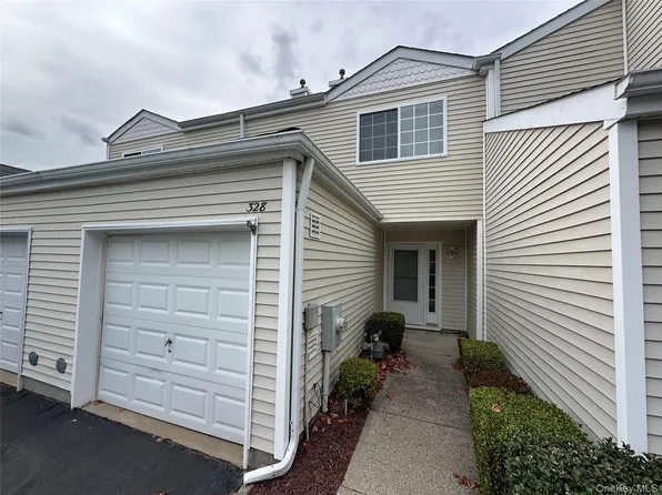 328 Prairie Court, Manorville, NY 11949