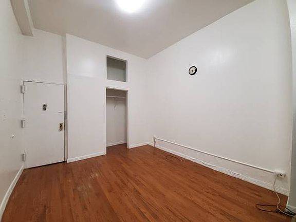 4th image of 992 4th Ave #1L