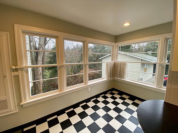 3rd image of 5511 25th Ave NE APT 2
