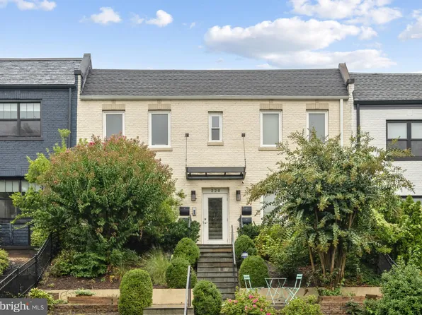 220 T St NE #3, Washington, DC 20002