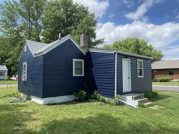 2nd image of 584 Illinois Ave NW