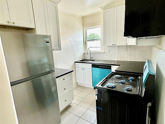 2nd image of 918 Hempstead Tpke APT 6