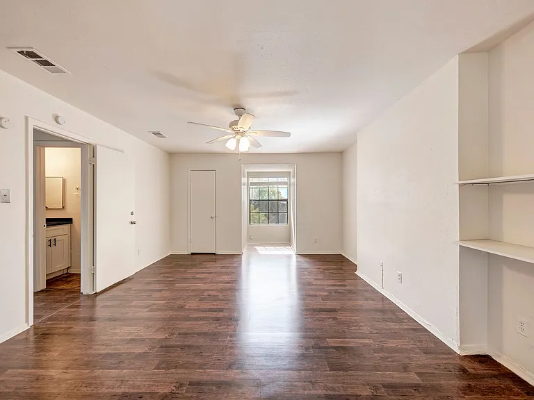 3102 Cedar St — Photo 9