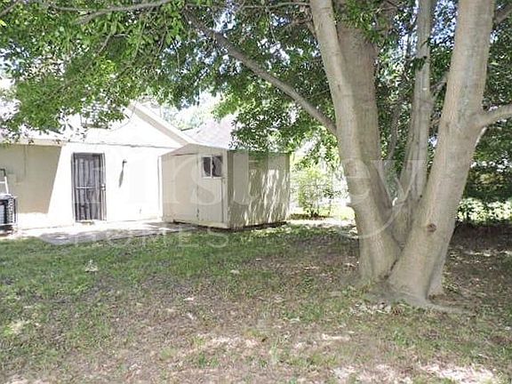 3rd image of 4571 Blue Willow Rd