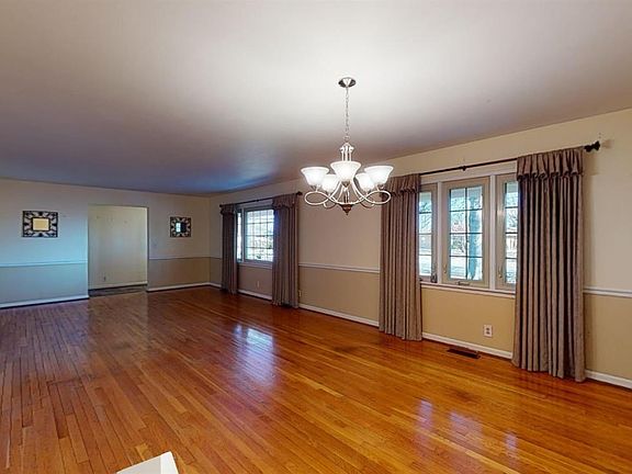 4th image of 2473 Bella Vista Dr
