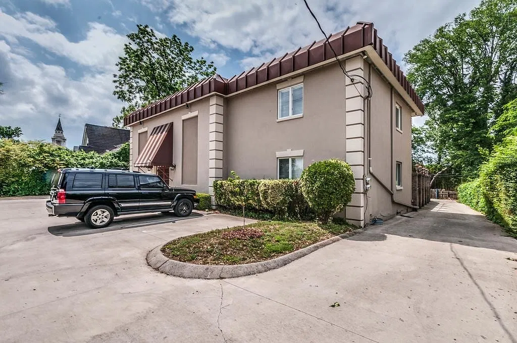 3 bed, 1082 sqft, $2,000 — Photo 2