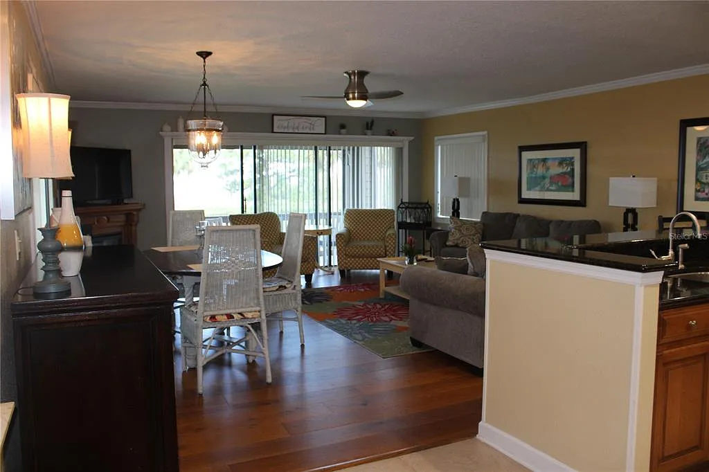 2 bed, 2.0 bath, 1565 sqft, $3,000 — Photo 2