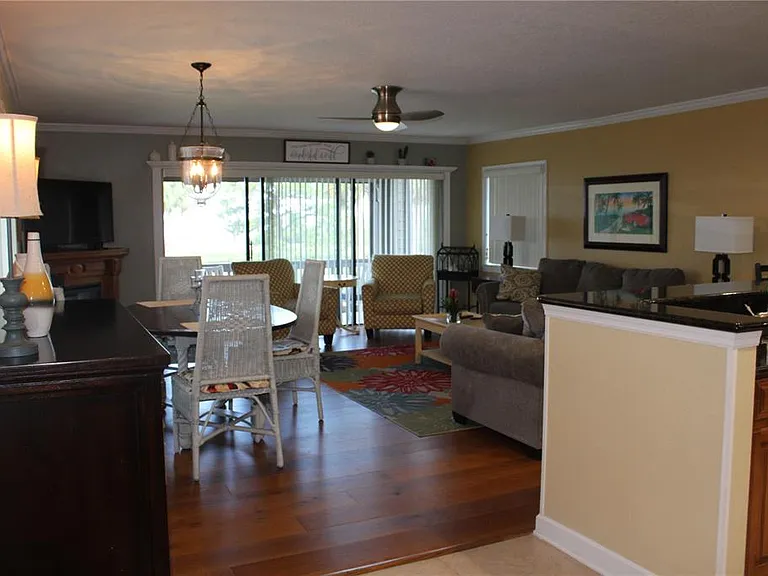 335 Windrush Loop #335 — Photo 2