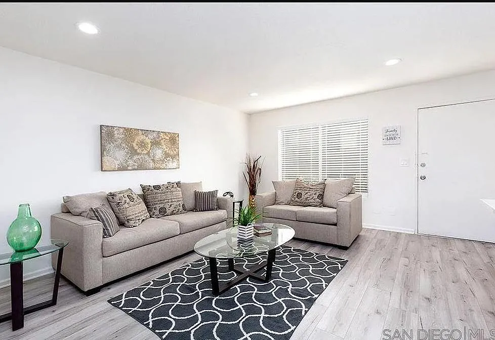 2 bed, 924 sqft, $2,800 — Photo 1