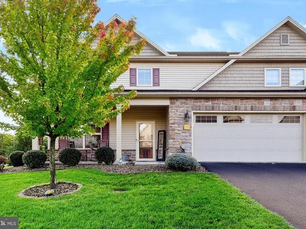 99 Crest Vw, Carlisle, PA 17013
