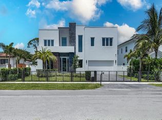 1305 NE 4th Ct, Boca Raton, FL 33432