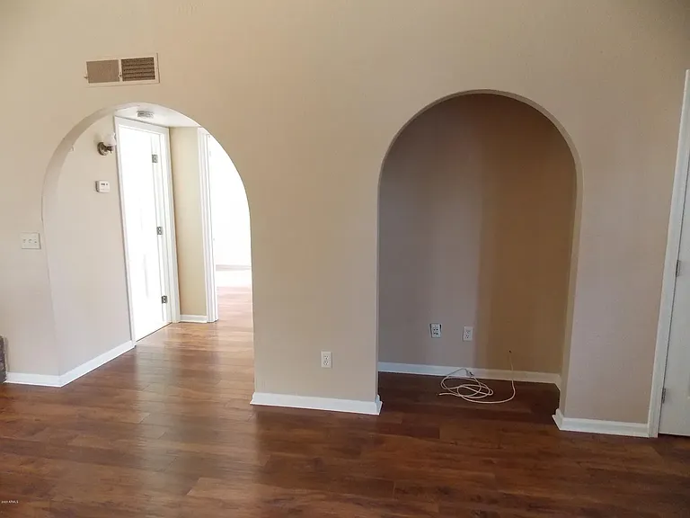 219 W Wagoner Rd — Photo 13