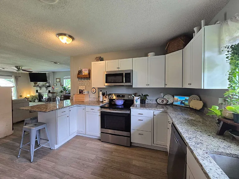 504 Dennis Rd — Photo 9