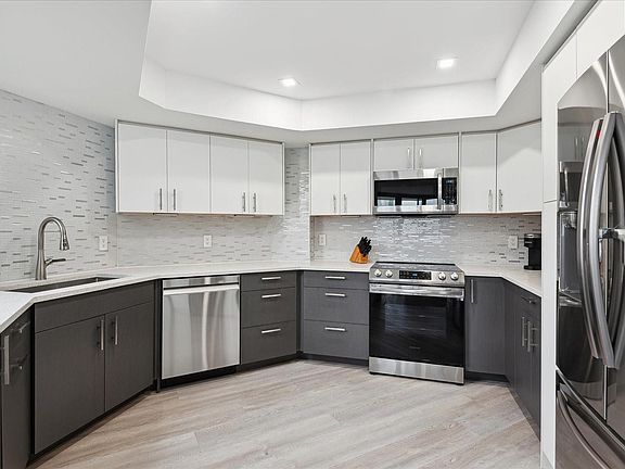 5th image of 2900 NE 14th Street Causeway #615