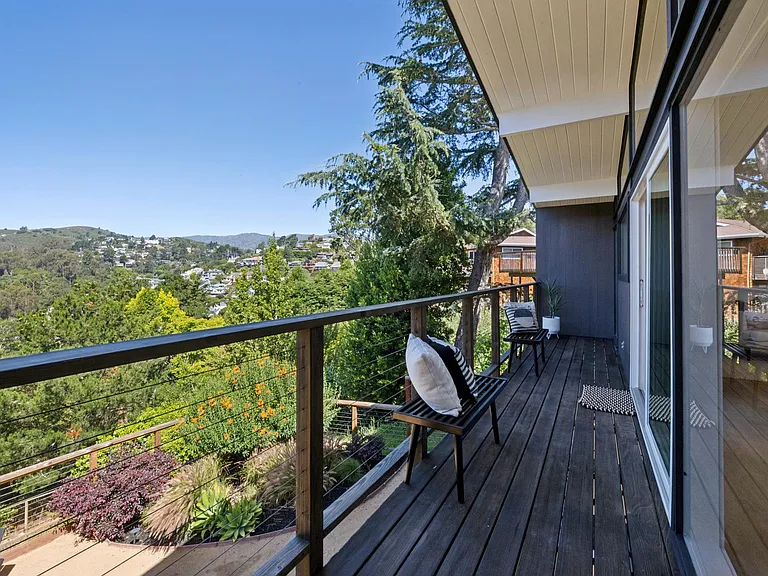 453 Wellesley Ave — Photo 10