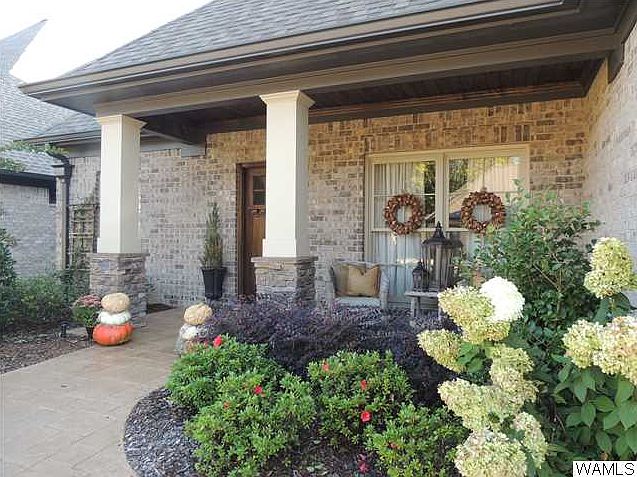 1st image of 735 Cambridge Ln