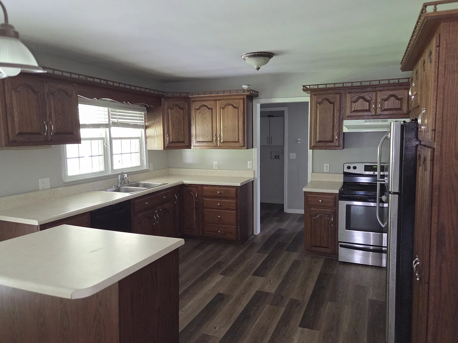 3 bed, 1400 sqft, $1,650 — Photo 3
