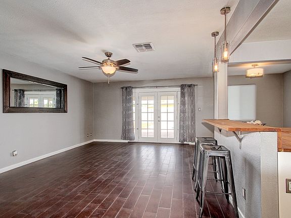 5th image of 1902 W Gardenia Dr