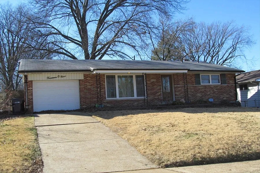 1409 Rosaire Dr photo 1