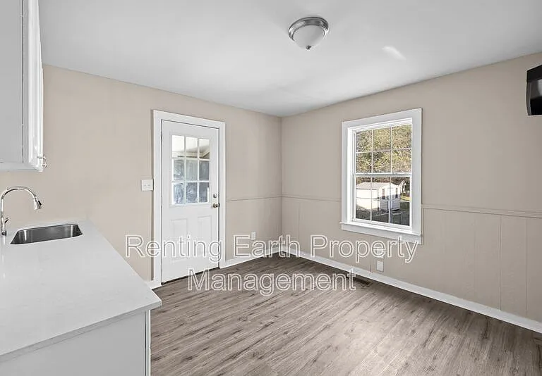 2423 Circle Dr — Photo 7