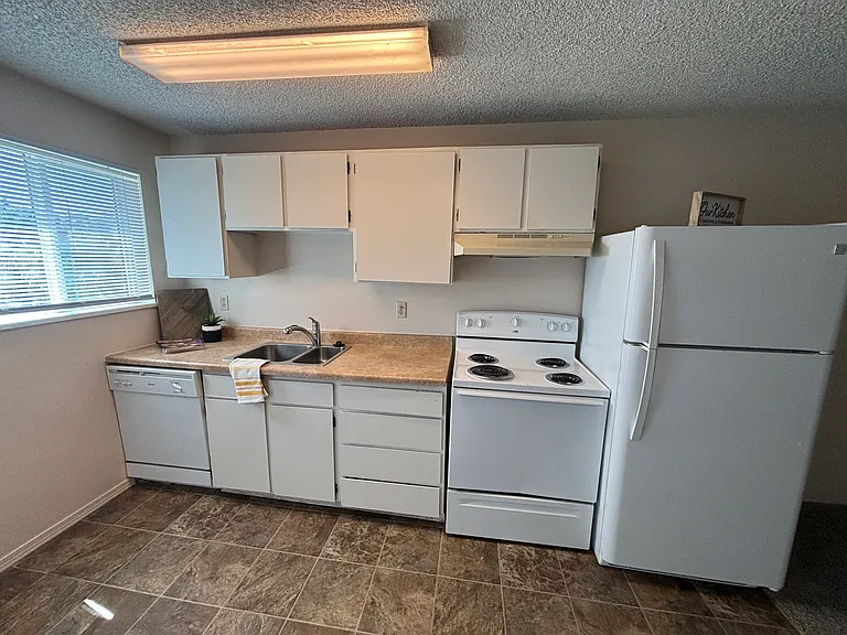 500 NE Maiden Ln #9 — Photo 6