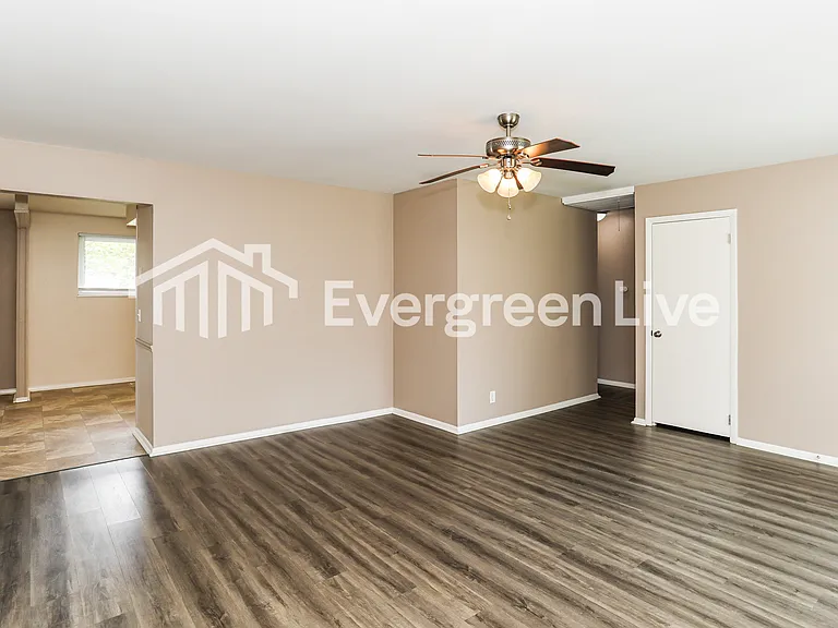 10728 Valiant Dr — Photo 4