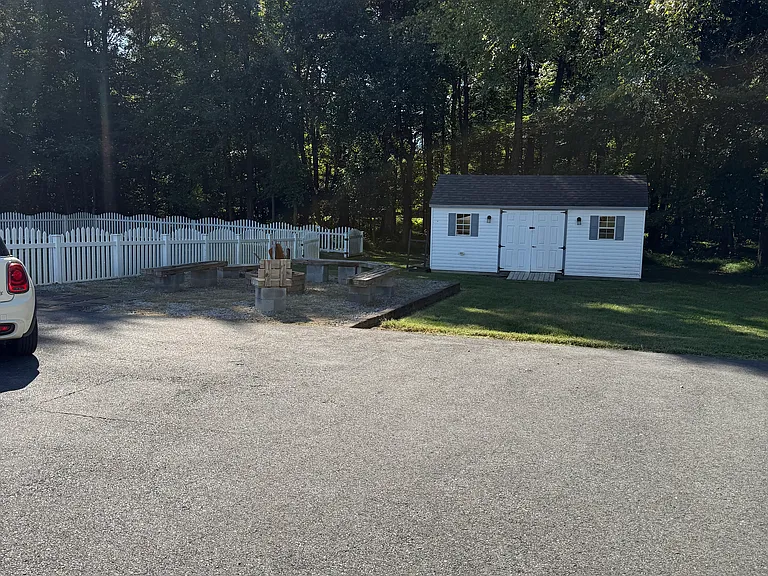 Comstock Dr — Photo 5